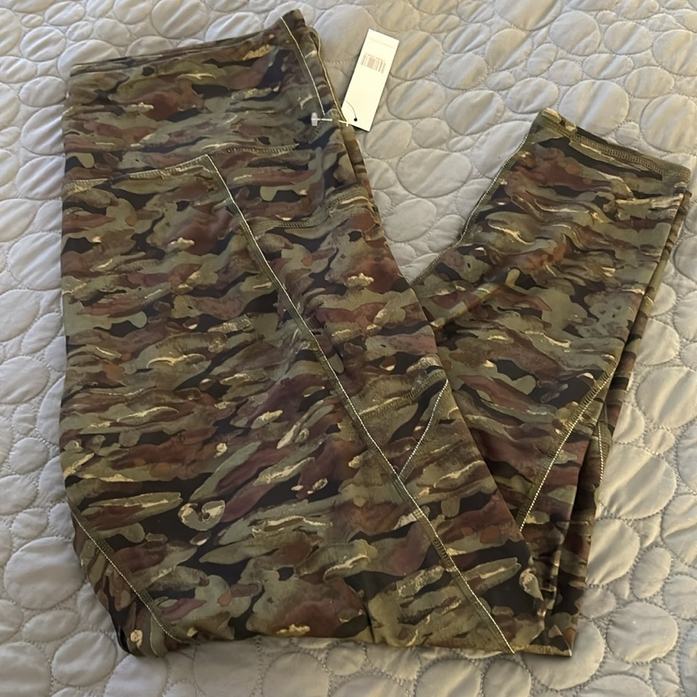 Tahari Sport Camoflauge Leggings